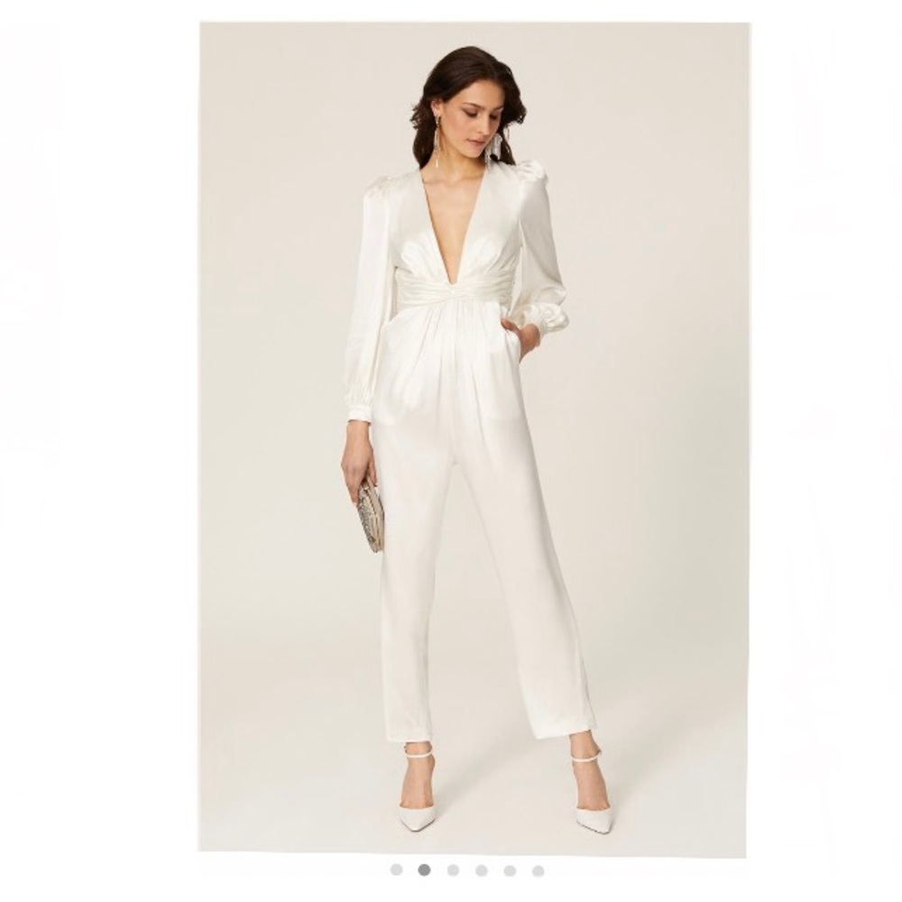 Plunge Neck Long Sleeve Satin Jumpsuit
MAC DUGGAL